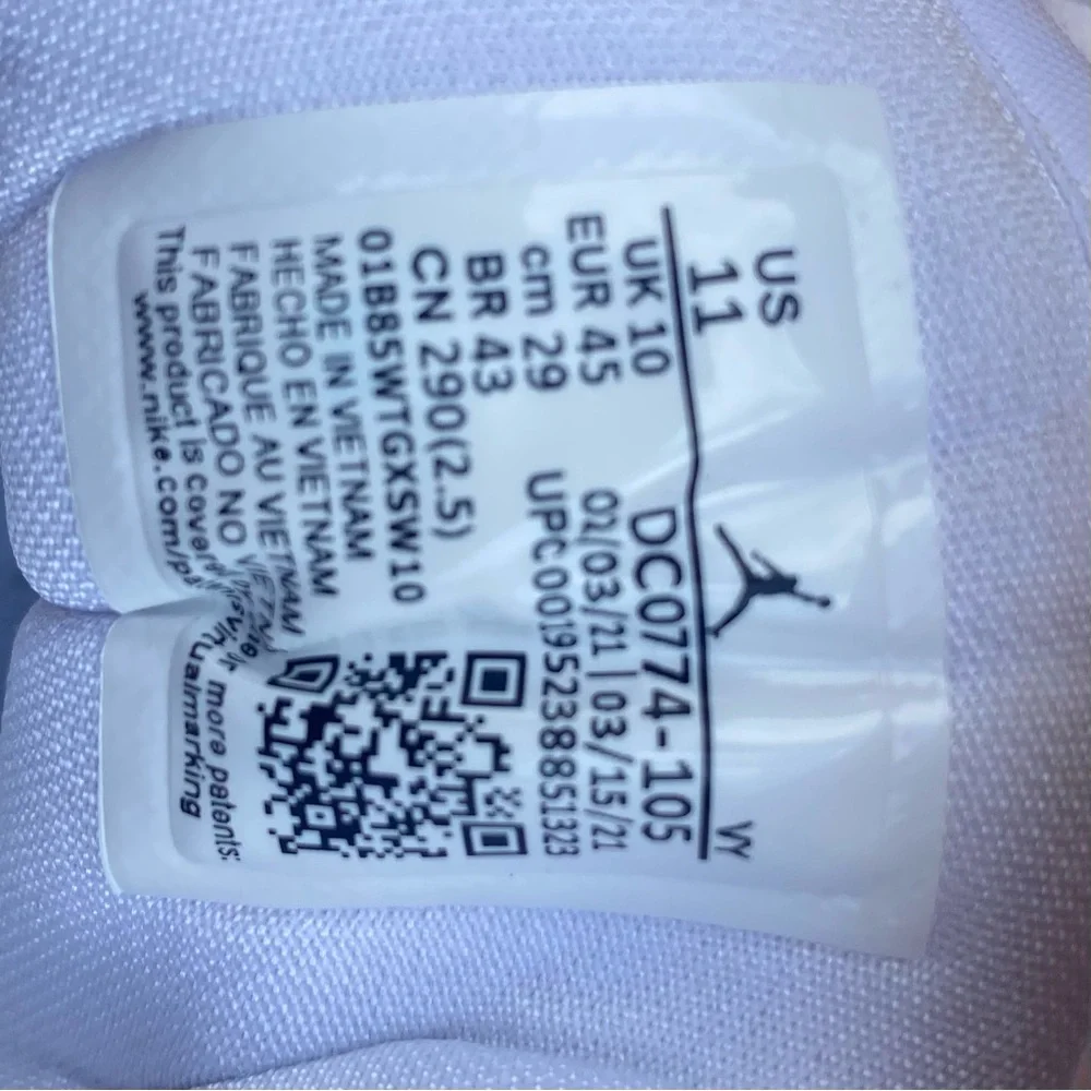 Nike Air Jordan 1 Retro Low  11 US - Picture 3 of 6